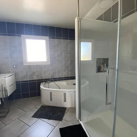 Vakantiehuis Maison Individuelle Avec Piscine Et Grand Jardin, 6-8 Pers, - Fr-1-495-140 Urt