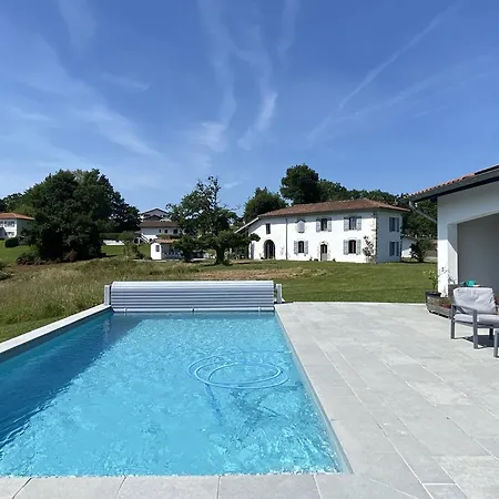 Maison Individuelle Avec Piscine Et Grand Jardin, 6-8 Pers, - Fr-1-495-140 Urt