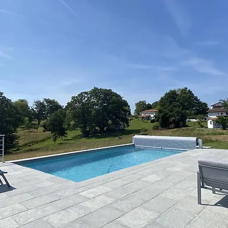Maison Individuelle Avec Piscine Et Grand Jardin, 6-8 Pers, - Fr-1-495-140 * Urt