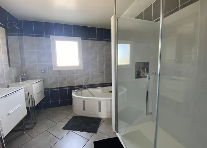 Ferienhaus Maison Individuelle Avec Piscine Et Grand Jardin, 6-8 Pers, - Fr-1-495-140 Urt