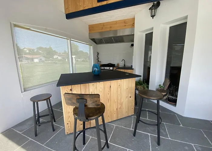 Maison Individuelle Avec Piscine Et Grand Jardin, 6-8 Pers, - Fr-1-495-140 * Urt