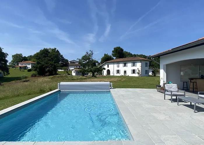 Maison Individuelle Avec Piscine Et Grand Jardin, 6-8 Pers, - Fr-1-495-140 Urt