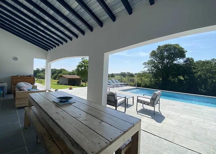 Maison Individuelle Avec Piscine Et Grand Jardin, 6-8 Pers, - Fr-1-495-140 * Urt