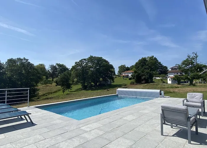 Maison Individuelle Avec Piscine Et Grand Jardin, 6-8 Pers, - Fr-1-495-140 * Urt